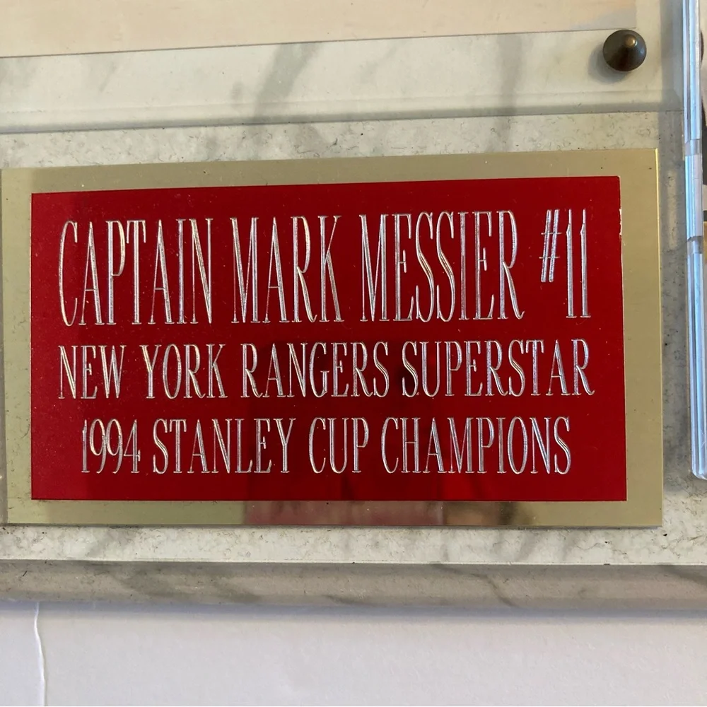 1994 Stanley Cup Champion NY Rangers Mark Messier Plaque with picture and cards